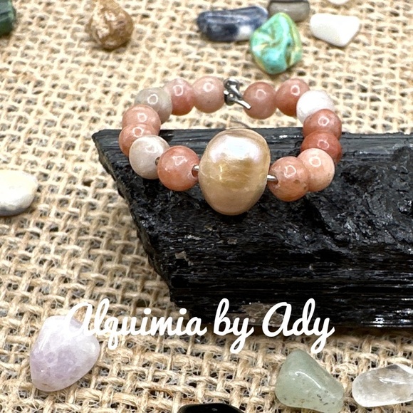 Fresh pearl and peach moonst beaded bohemian ring band handmade - Picture 1 of 3